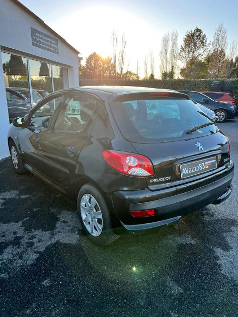 PEUGEOT 206+ 2011 1.1 60cv Urban / CT OK / Distribution Neuve / CT OK 