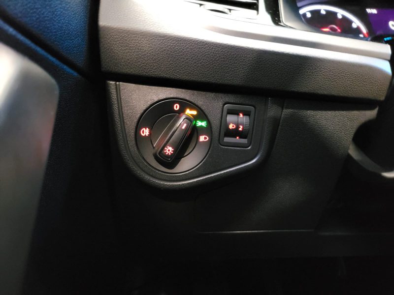 VOLKSWAGEN POLO 1.0 TSI 95cv CONFORTLINE / SUIVI COMPLET VOLKSWAGEN / CARPLAY / TOIT OUVRANT / FRONT