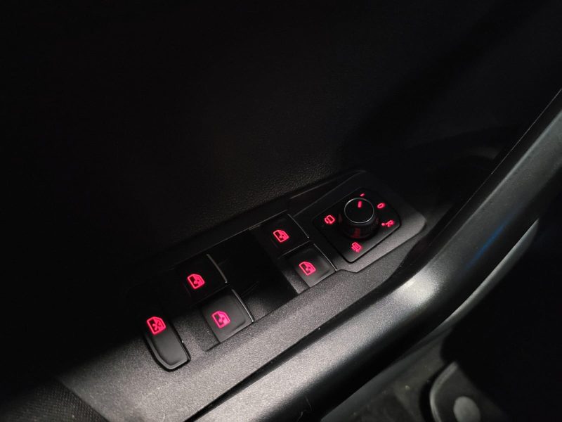 VOLKSWAGEN POLO 1.0 TSI 95cv CONFORTLINE / SUIVI COMPLET VOLKSWAGEN / CARPLAY / TOIT OUVRANT / FRONT