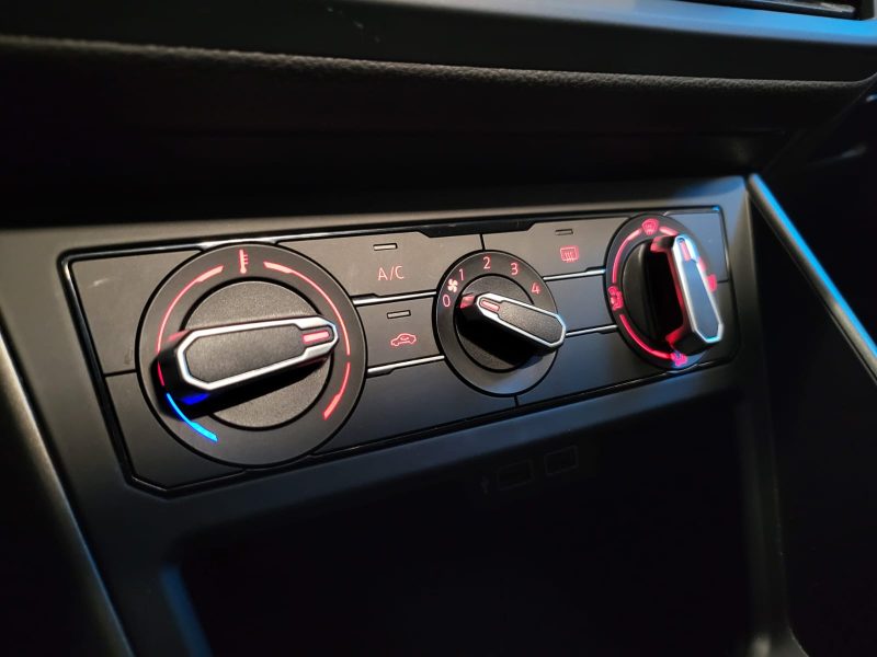 VOLKSWAGEN POLO 1.0 TSI 95cv CONFORTLINE / SUIVI COMPLET VOLKSWAGEN / CARPLAY / TOIT OUVRANT / FRONT