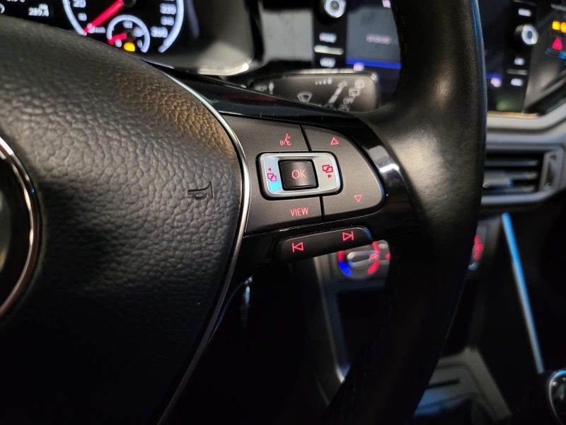 VOLKSWAGEN POLO 1.0 TSI 95cv CONFORTLINE / SUIVI COMPLET VOLKSWAGEN / CARPLAY / TOIT OUVRANT / FRONT