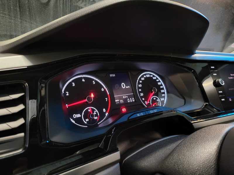 VOLKSWAGEN POLO 1.0 TSI 95cv CONFORTLINE / SUIVI COMPLET VOLKSWAGEN / CARPLAY / TOIT OUVRANT / FRONT