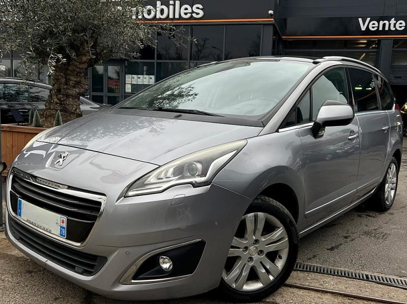 PEUGEOT 5008 PHASE 2 ALLURE 1.2 130 7 PLACES TOIT PANO GPS CAMERA 58 900 Kms CritAir1- GARANTIE 1 AN