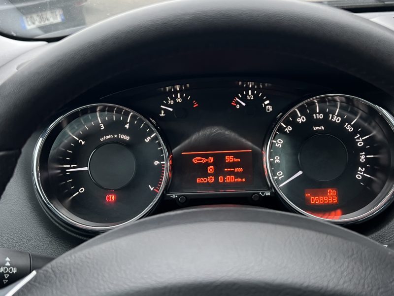 PEUGEOT 5008 PHASE 2 ALLURE 1.2 130 7 PLACES TOIT PANO GPS CAMERA 58 900 Kms CritAir1- GARANTIE 1 AN