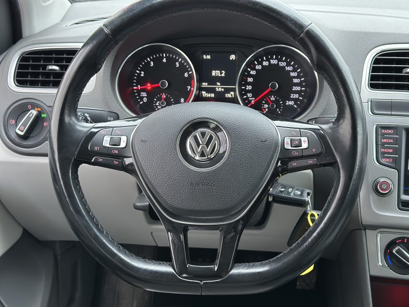 VOLKSWAGEN POLO V 2016