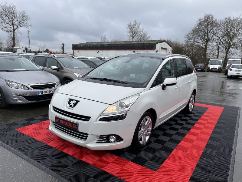 PEUGEOT 5008 2012