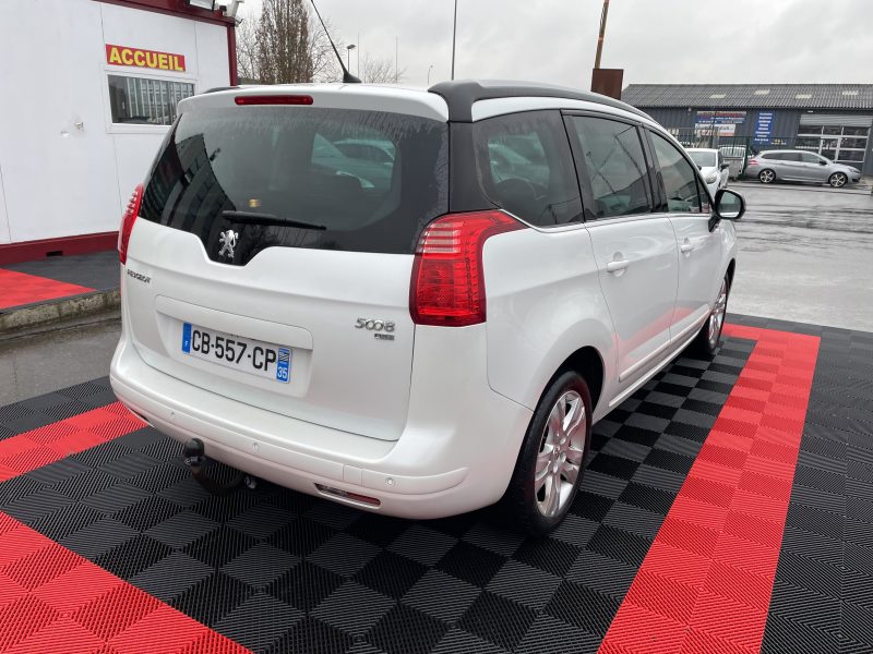PEUGEOT 5008 2012