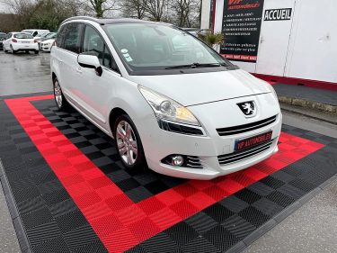PEUGEOT 5008 2012