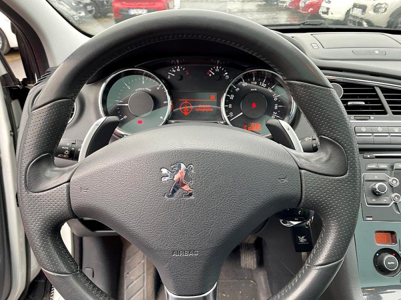 PEUGEOT 5008 2012