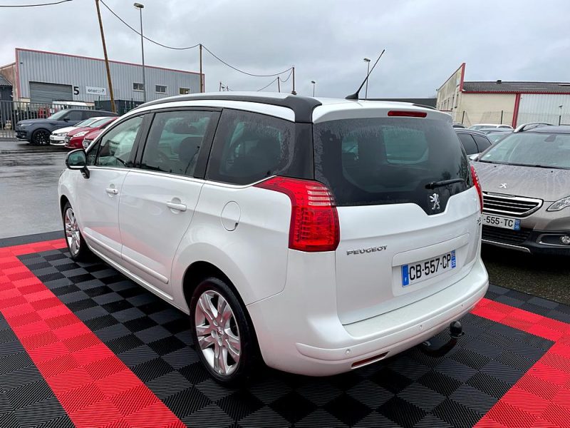 PEUGEOT 5008 2012