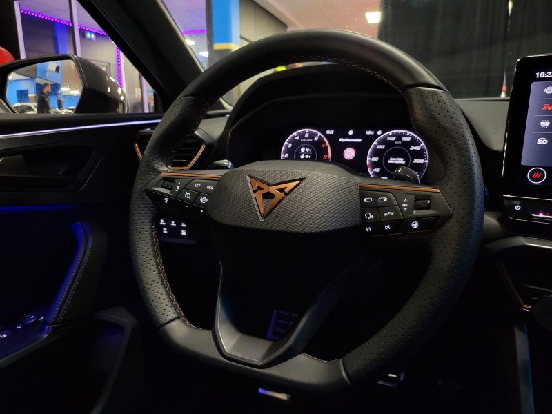 CUPRA LEON 2.0 TSI 300cv VZ / 1ERE MAIN / SIEGES ELECTRIQUES / CARPLAY / CAMERA DE RECUL / VIRTUAL