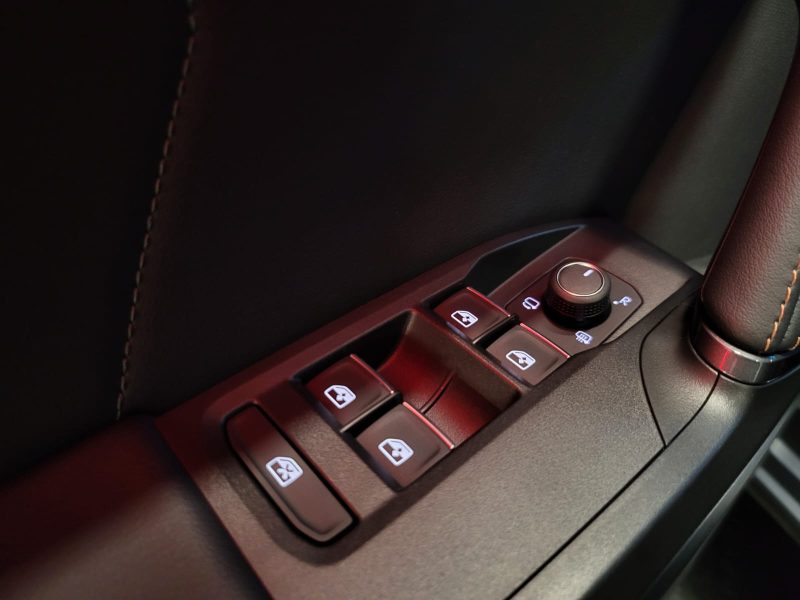 CUPRA LEON 2.0 TSI 300cv VZ / 1ERE MAIN / SIEGES ELECTRIQUES / CARPLAY / CAMERA DE RECUL / VIRTUAL