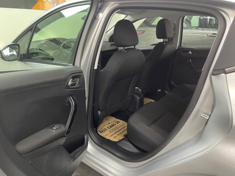 PEUGEOT 208 2018