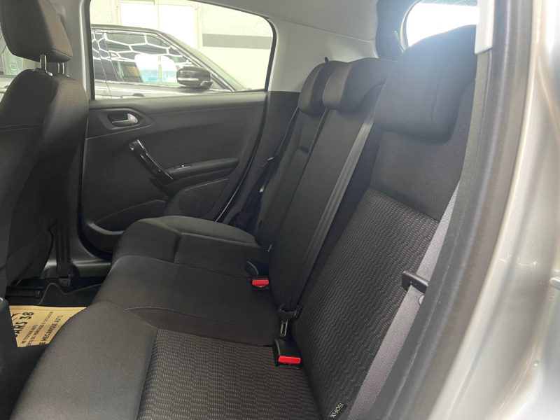 PEUGEOT 208 2018
