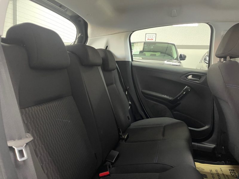 PEUGEOT 208 2018