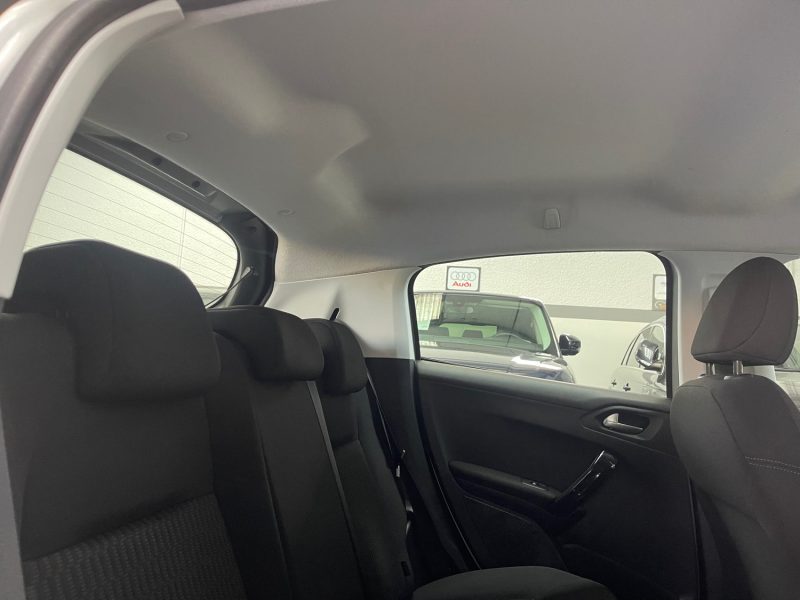 PEUGEOT 208 2018