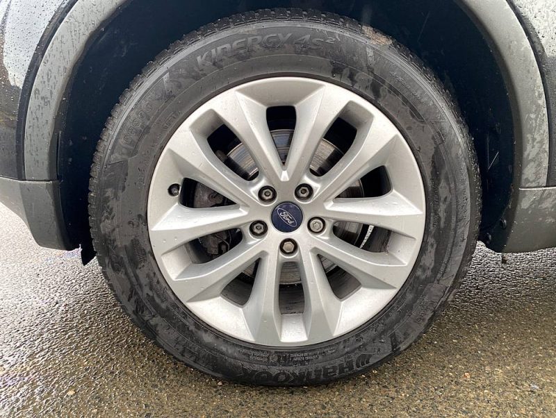 FORD KUGA 2.0 L TDCI 136 ch Titanium, Toit panoramique