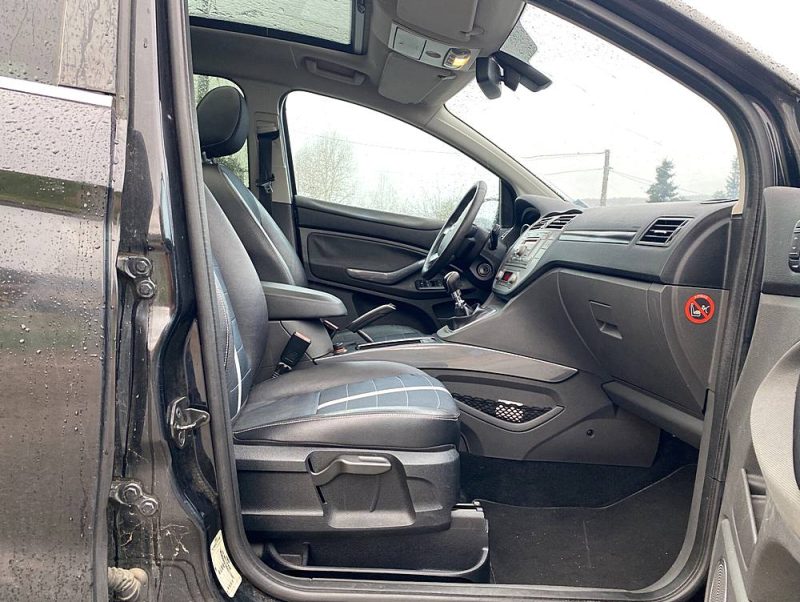 FORD KUGA 2.0 L TDCI 136 ch Titanium, Toit panoramique