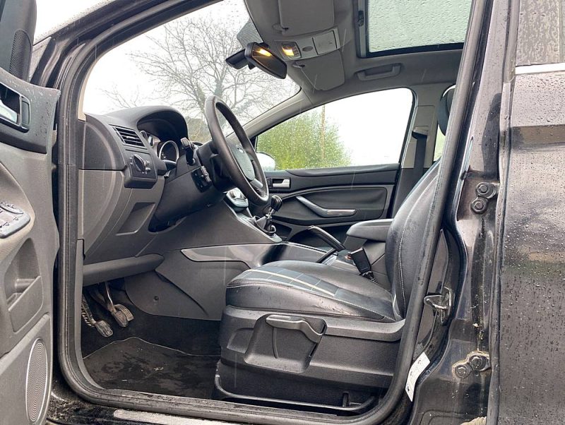 FORD KUGA 2.0 L TDCI 136 ch Titanium, Toit panoramique