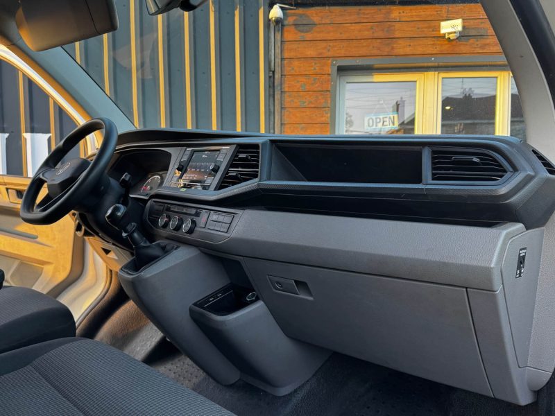 VOLKSWAGEN TRANSPORTER 2021