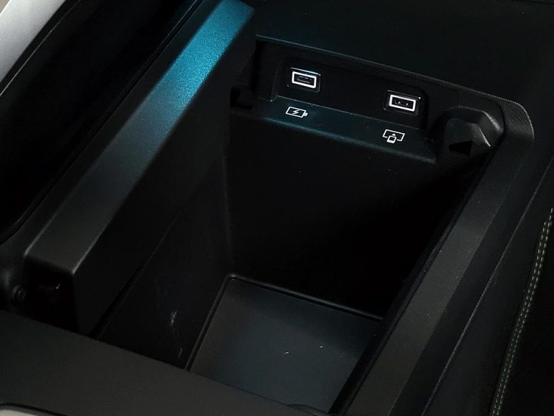 PEUGEOT 3008 III MHEV 136 cv GT e-DSC-6 1ère Main