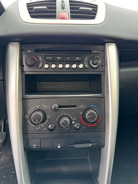 PEUGEOT  207 2012 1.4i 75cv / Distribution Neuve / CT OK / Révisée 