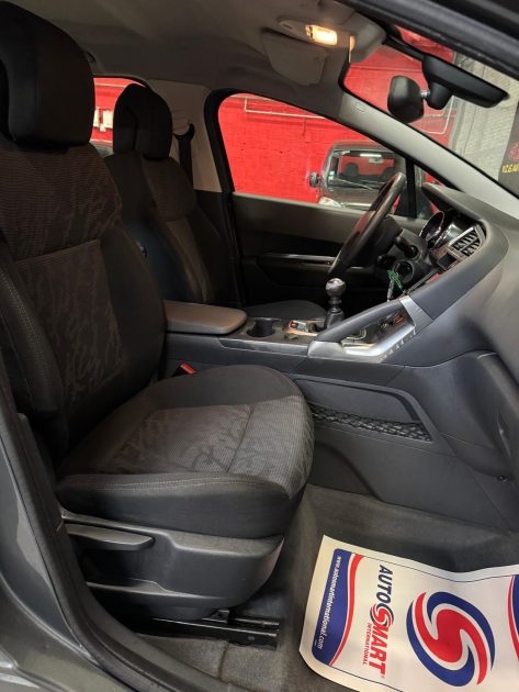 PEUGEOT 3008  1.6 HDi 112 Premium 