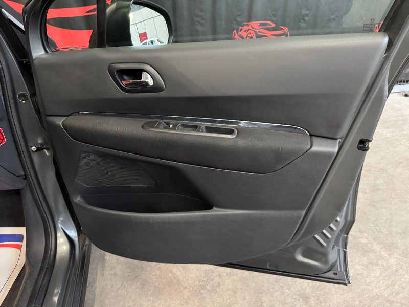 PEUGEOT 3008  1.6 HDi 112 Premium 