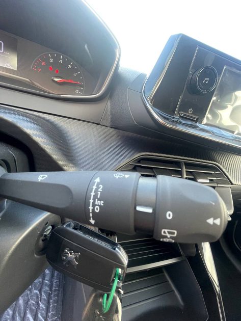 Peugeot 208 1.6HDI 100Cv UNIQUEMENT POUR L'EXPORT 