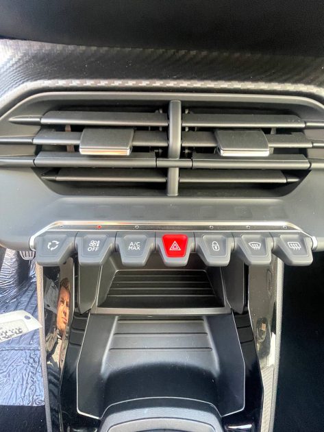 Peugeot 208 1.6HDI 100Cv UNIQUEMENT POUR L'EXPORT 