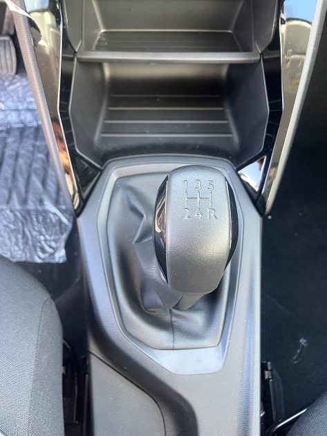 Peugeot 208 1.6HDI 100Cv UNIQUEMENT POUR L'EXPORT 