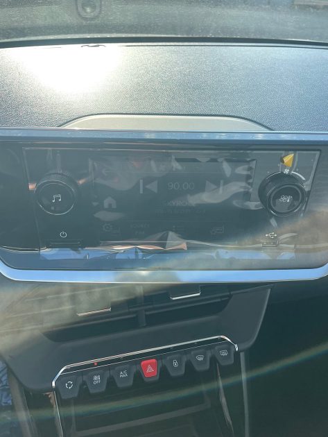 Peugeot 208 1.6HDI 100Cv UNIQUEMENT POUR L'EXPORT 