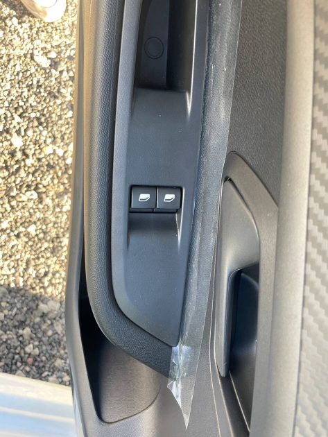 Peugeot 208 1.6HDI 100Cv UNIQUEMENT POUR L'EXPORT 