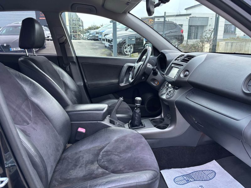 TOYOTA RAV4 2.2 150 CH  D-4D 2 WD FAP LIFE EDITION