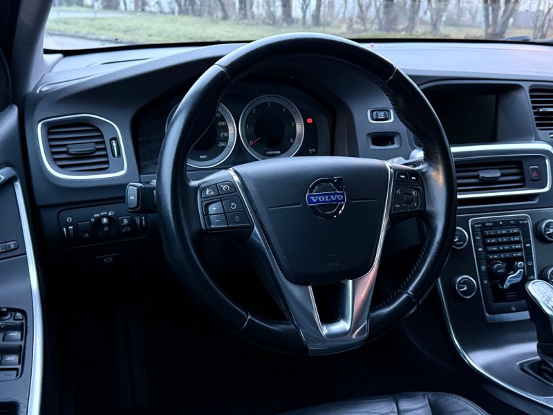 VOLVO V60 D4 2.0 163CH STOP&START MOMENTUM BUSINESS GEARTRONIC A