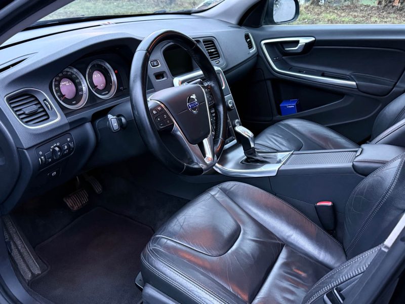 VOLVO V60 D4 2.0 163CH STOP&START MOMENTUM BUSINESS GEARTRONIC A