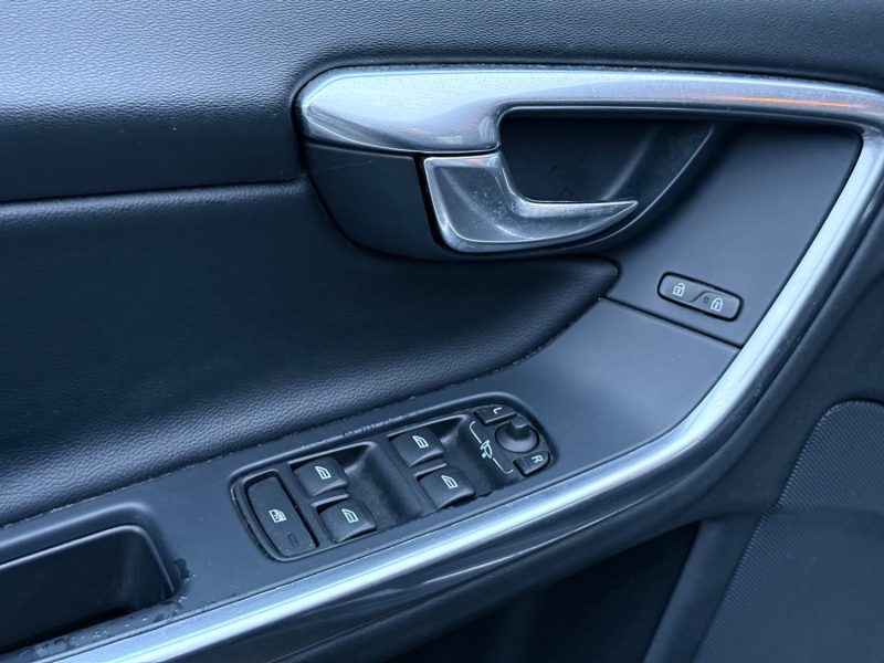 VOLVO V60 D4 2.0 163CH STOP&START MOMENTUM BUSINESS GEARTRONIC A