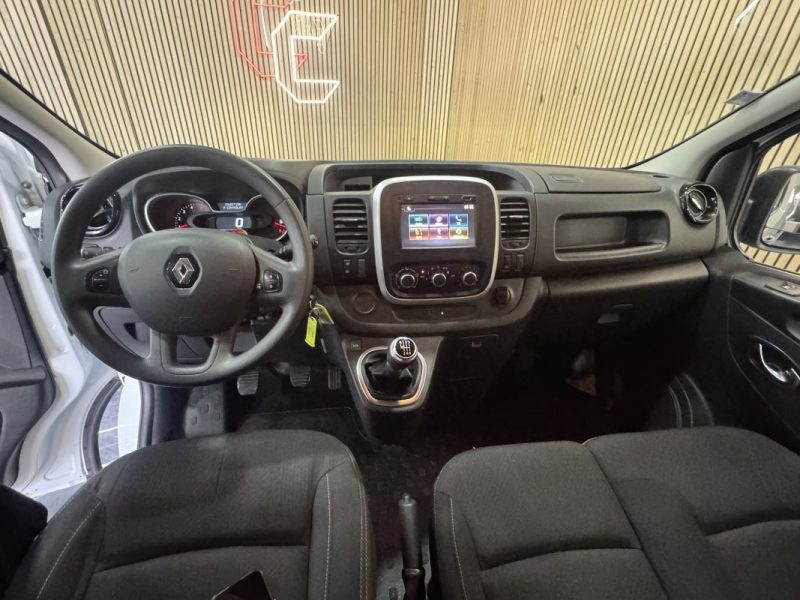 RENAULT TRAFIC 2021