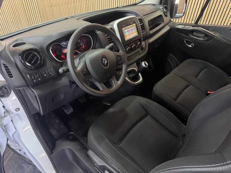 RENAULT TRAFIC 2021
