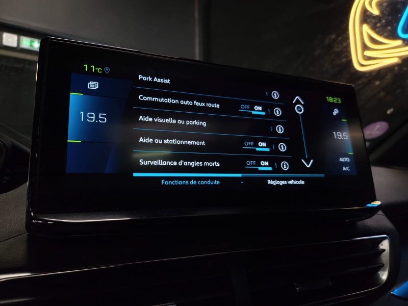 PEUGEOT 3008 1.6 Hybrid GT PACK 225 CV PACK BLACK / TOIT OUVRANT + SIEGES CHAUFFANTS + FOCAL /