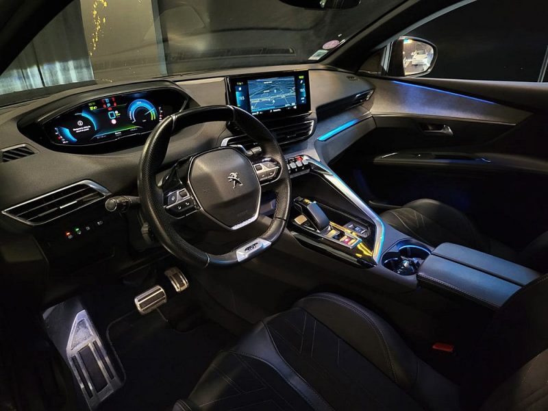 PEUGEOT 3008 1.6 Hybrid GT PACK 225 CV PACK BLACK / TOIT OUVRANT + SIEGES CHAUFFANTS + FOCAL /