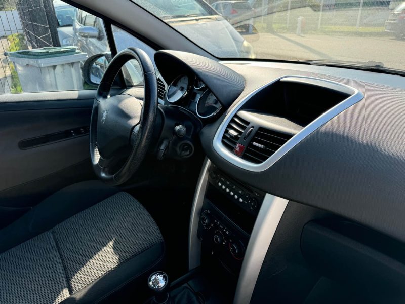 PEUGEOT 207 2010