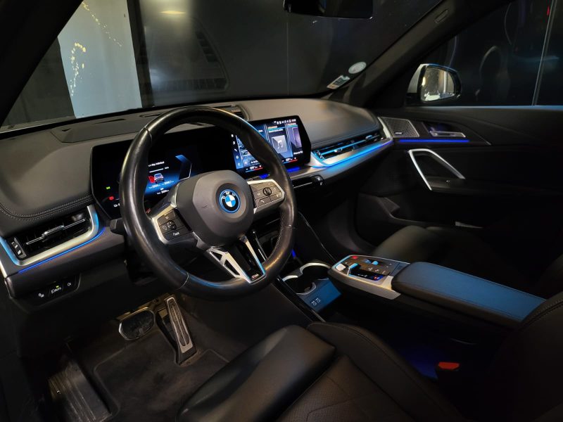 BMW iX1xDRIVE30 BVA M SPORT 313CV / TOIT OUVRANT / HARMAN KARDON / TETE HAUTE