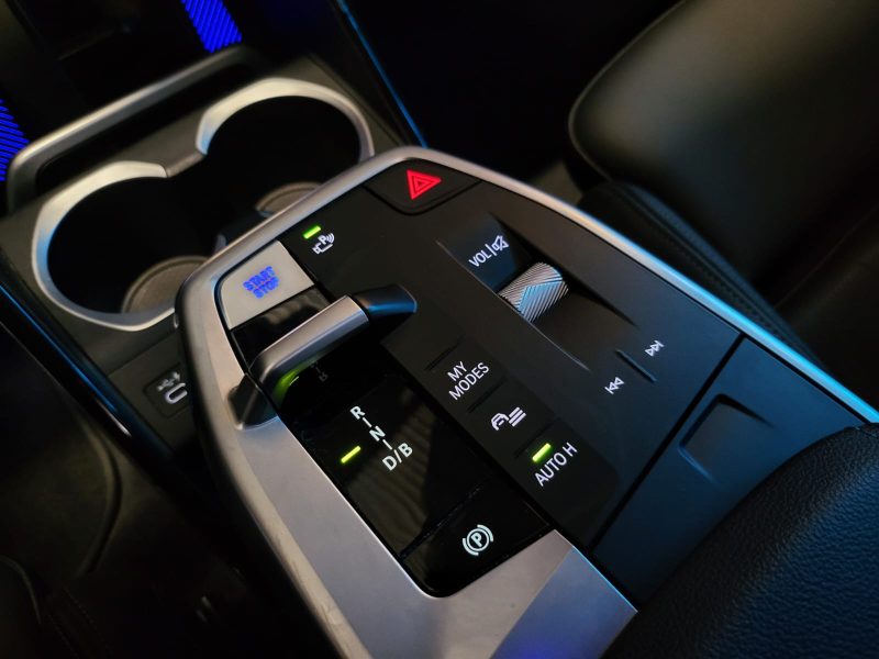 BMW iX1xDRIVE30 BVA M SPORT 313CV / TOIT OUVRANT / HARMAN KARDON / TETE HAUTE