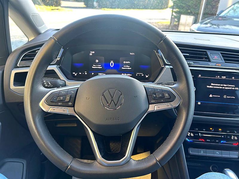 VOLKSWAGEN  TOURAN 2024