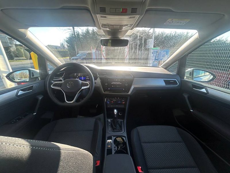 VOLKSWAGEN  TOURAN 2024