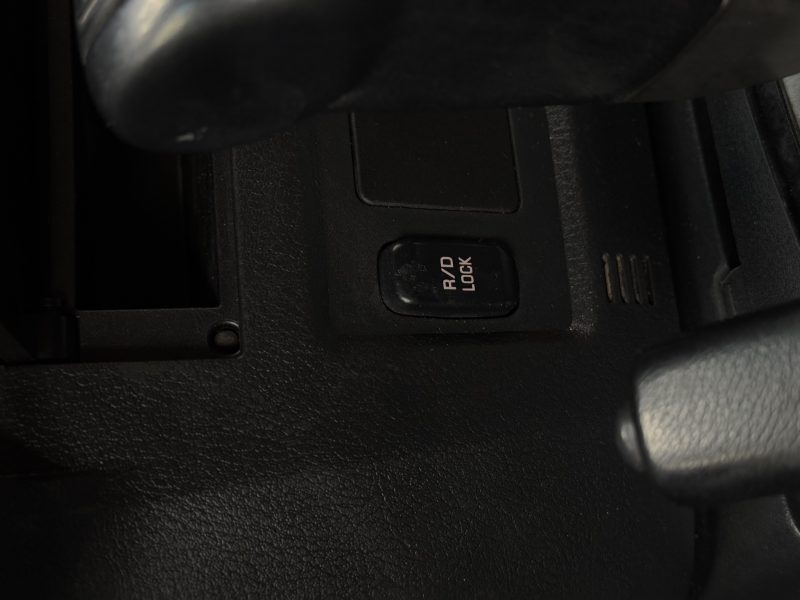 MITSUBISHI PAJERO 2016