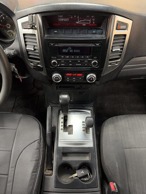 MITSUBISHI PAJERO 2016