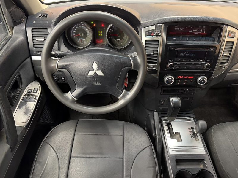 MITSUBISHI PAJERO 2016