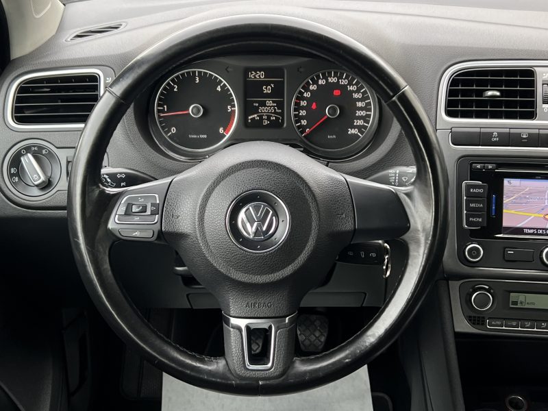 VOLKSWAGEN POLO 5 V 1.6 TDI 90 Cv SPORTLINE 5 PORTES GPS REGULATEUR CRIT AIR 2 - GARANTIE 1 AN